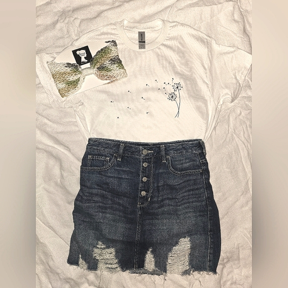 Handmade Unisex Dandelion Isaiah 40:8 T-Shirt - Picture 6 of 9